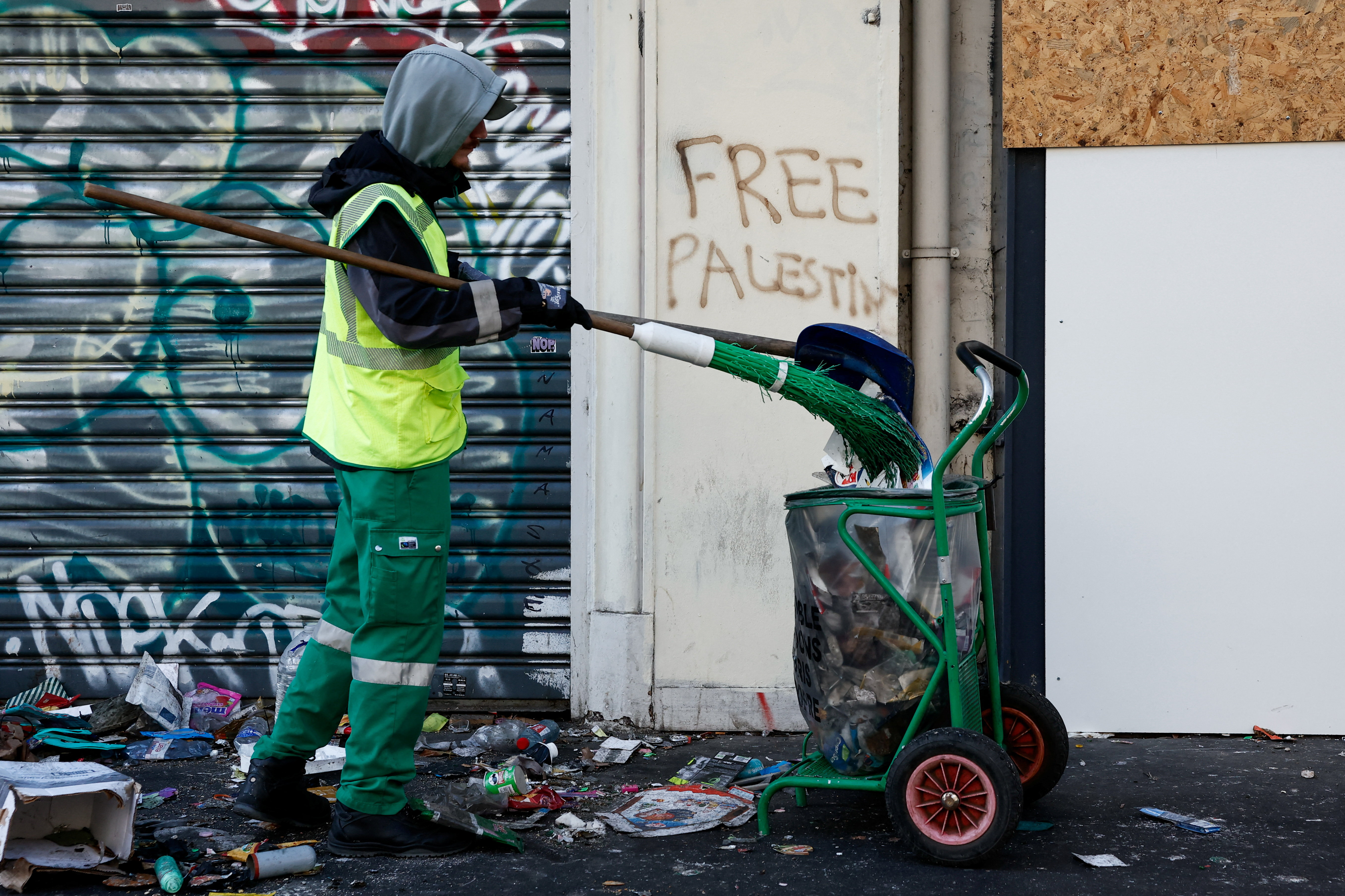Paris synagogue vandalized, Palestinian flags fly as France riots ...