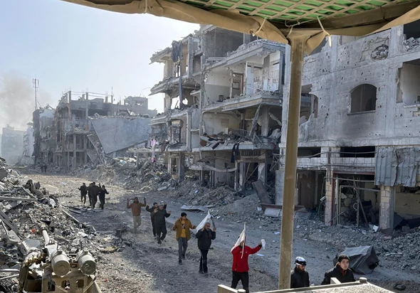 Hundreds of terrorists surrendering to IDF troops at Kamal Adwan Hospital in northern Gaza, 30.12.2024 (Photo: IDF).