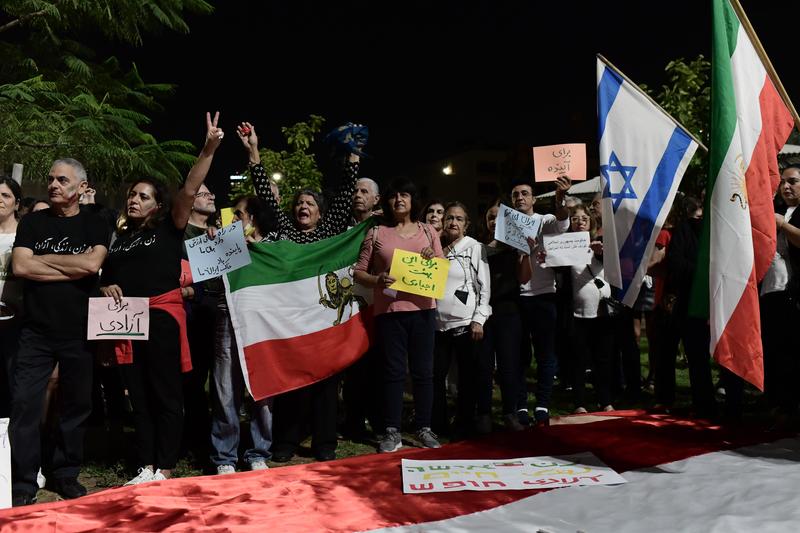 People protest the killing of Mahsa Jina Amini and in support with the Iranian people, in Tel Aviv, on October 29, 2022. Photo by Tomer Neuberg/Flash90