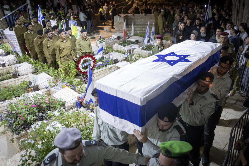 Family and friends of slain hostage Israeli soldier Captain Daniel Perez attend his funeral at the Mount Herzl Military Cemetery in Jerusalem on October 15, 2025. Photo by Chaim Goldberg/Flash90