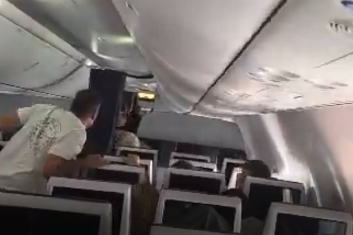 Passengers of hijacked FlyDubai commercial flight from the United Arab Emirates to Israel rush cockpit to subdue rogue pilot. Credit: Open Source Intel X account